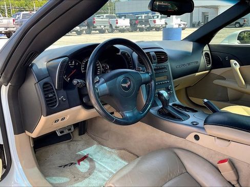 Used 2006 Chevrolet Corvette Coupe w/ Preferred Equipment Group RWD image 7