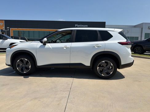 Used 2024 Nissan Rogue SV AWD/4WD image 2