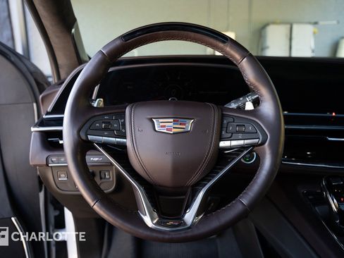 Used 2023 Cadillac Escalade V w/ LPO, ONYX Package image 19