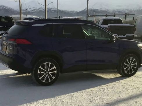 Used 2023 Toyota Corolla Cross XLE w/ Convenience Package image 8