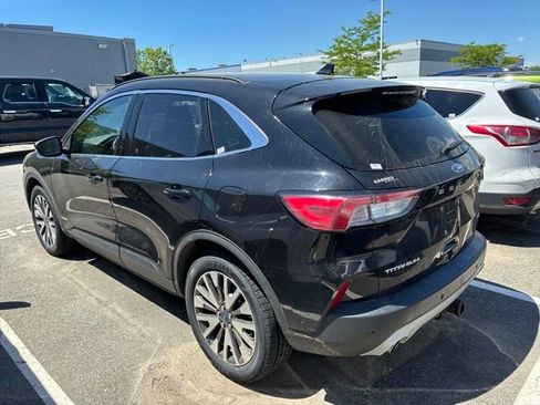 Certified 2020 Ford Escape Titanium AWD/4WD image 4