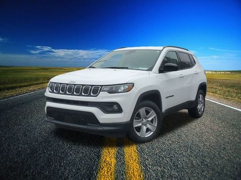 Used 2022 Jeep Compass Latitude image 28