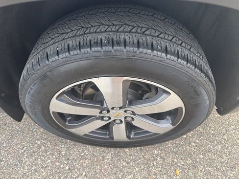 Used 2023 Chevrolet Traverse LT w/ LT Premium Package image 4