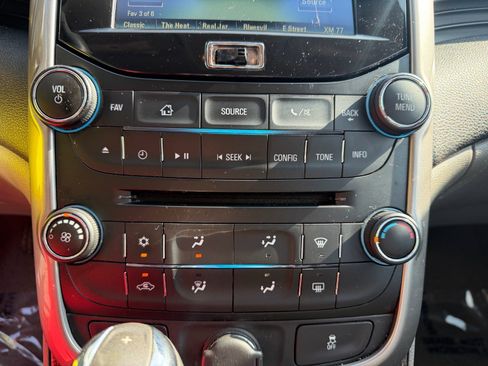 Used 2016 Chevrolet Malibu LT FWD image 35