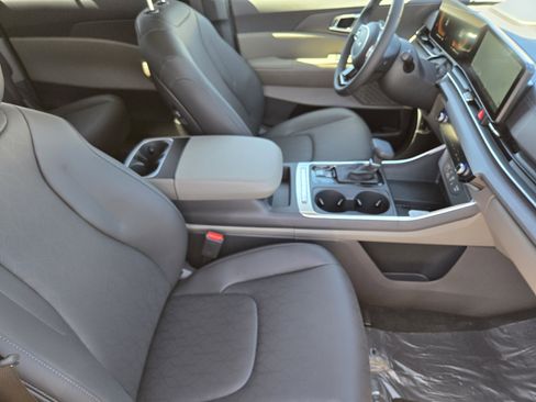 New 2026 Kia Carnival EX FWD image 15