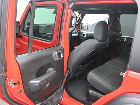 Used 2024 Jeep Wrangler Unlimited Rubicon 4xe image 16