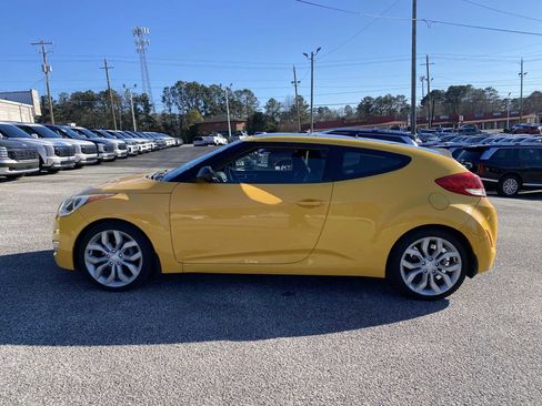 Used 2012 Hyundai Veloster w/ Style Pkg image 8