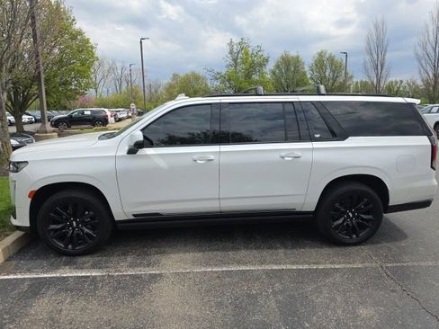 Used 2022 Cadillac Escalade ESV Sport Platinum w/ Heavy-Duty Trailer Package image 4