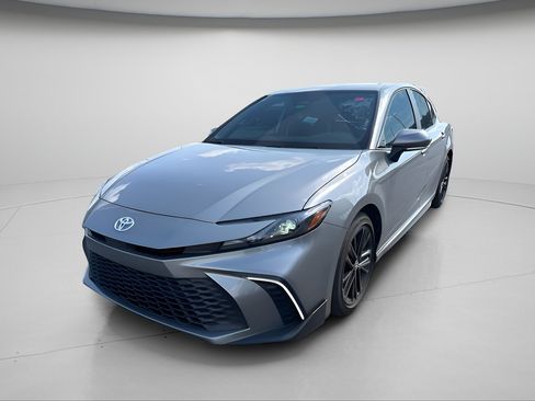 Used 2026 Toyota Camry SE FWD image 2