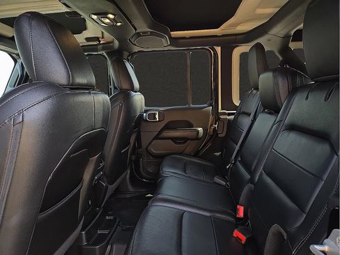 Used 2020 Jeep Wrangler Unlimited Sahara AWD/4WD image 17