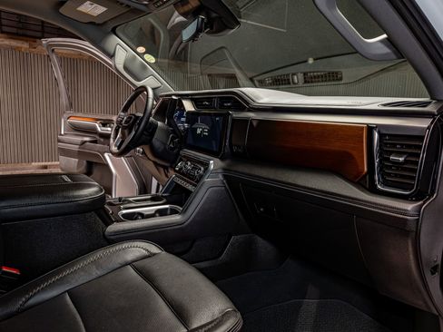 Used 2025 GMC Sierra 3500 Denali w/ Denali Reserve Package image 17