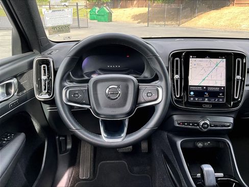 Used 2023 Volvo XC40 Recharge Ultimate AWD/4WD image 8