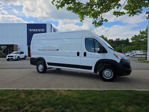 Used 2026 RAM ProMaster 2500 w/ Convenience Group FWD image 2
