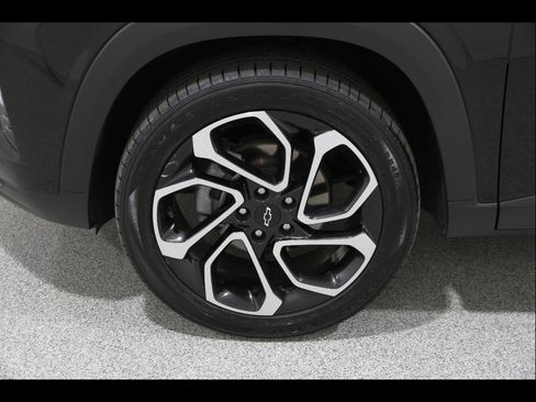 Used 2024 Chevrolet Trax RS w/ Driver Confidence Package FWD image 21