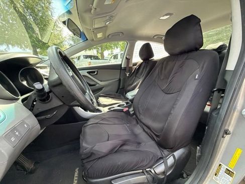 Used 2014 Hyundai Elantra SE w/ Option Group 02 FWD image 4