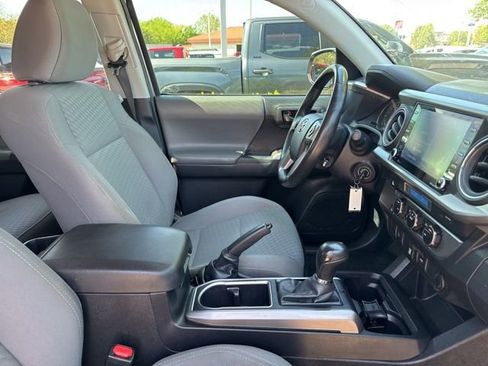 Used 2022 Toyota Tacoma SR5 RWD image 5