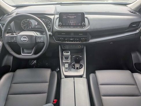 Used 2025 Nissan Rogue SV w/ SV Premium Package image 14