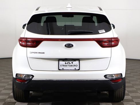 Used 2022 Kia Sportage LX image 9