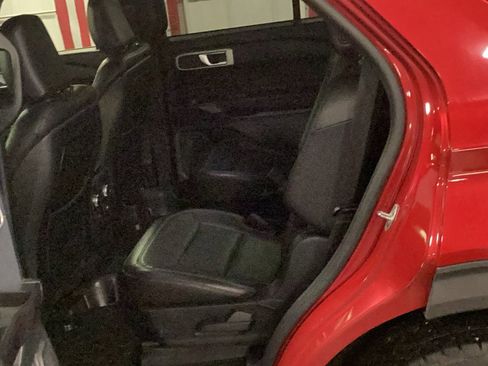 Used 2020 Ford Explorer XLT w/ Equipment Group 202A image 8