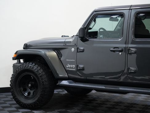 Used 2018 Jeep Wrangler Unlimited Sahara w/ Safety Group AWD/4WD image 17