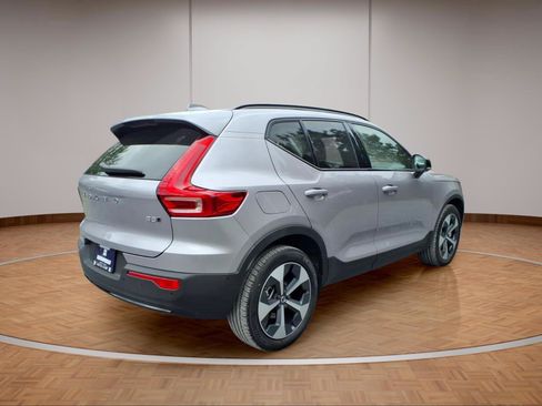 Certified 2026 Volvo XC40 B5 Plus AWD/4WD image 7