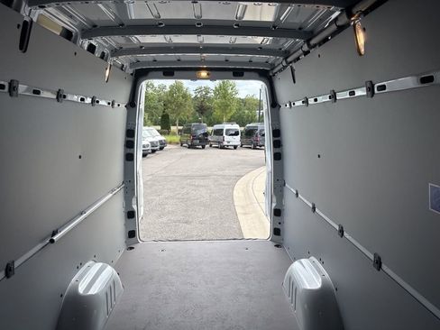 Used 2024 Mercedes-Benz Sprinter 2500 image 17