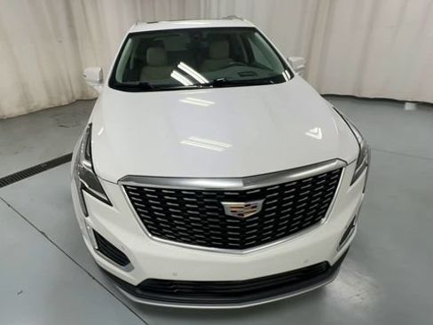 Used 2022 Cadillac XT5 Premium Luxury w/ Technology Package FWD image 3