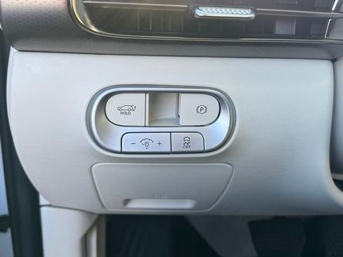 Used 2023 Genesis GV60 Advanced image 24