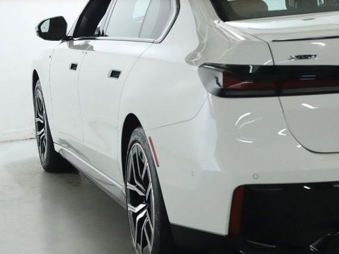 Used 2025 BMW 740i xDrive image 44