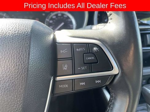 Used 2022 Toyota Highlander XSE AWD/4WD image 30