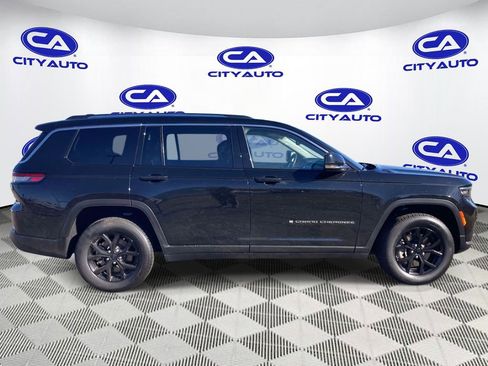 Used 2023 Jeep Grand Cherokee L Limited image 2