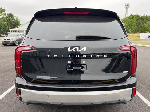 Used 2023 Kia Telluride LX AWD/4WD image 4