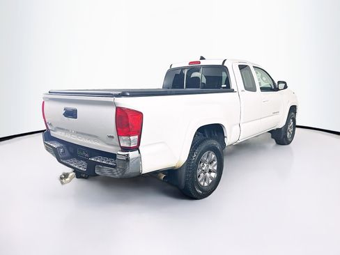 Used 2016 Toyota Tacoma SR5 w/ SR5 Appearance Package (SN) image 9