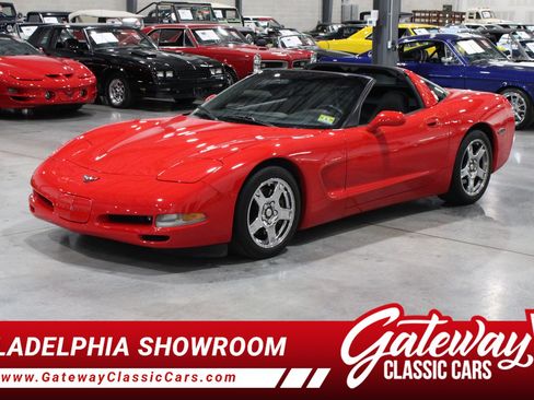 Used 1999 Chevrolet Corvette Coupe w/ Memory Pkg RWD image 1