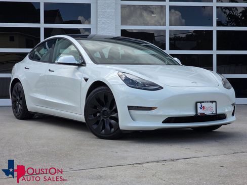 Used 2022 Tesla Model 3 Standard Range image 1
