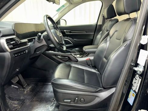 Used 2025 Kia Telluride S AWD/4WD image 14