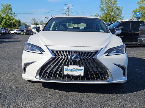 Used 2022 Lexus ES 350 w/ Premium Package FWD image 2