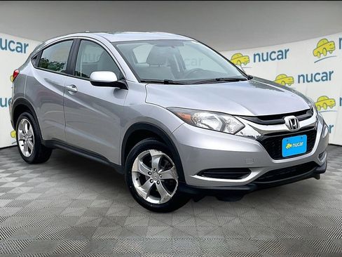 Used 2017 Honda HR-V LX image 1