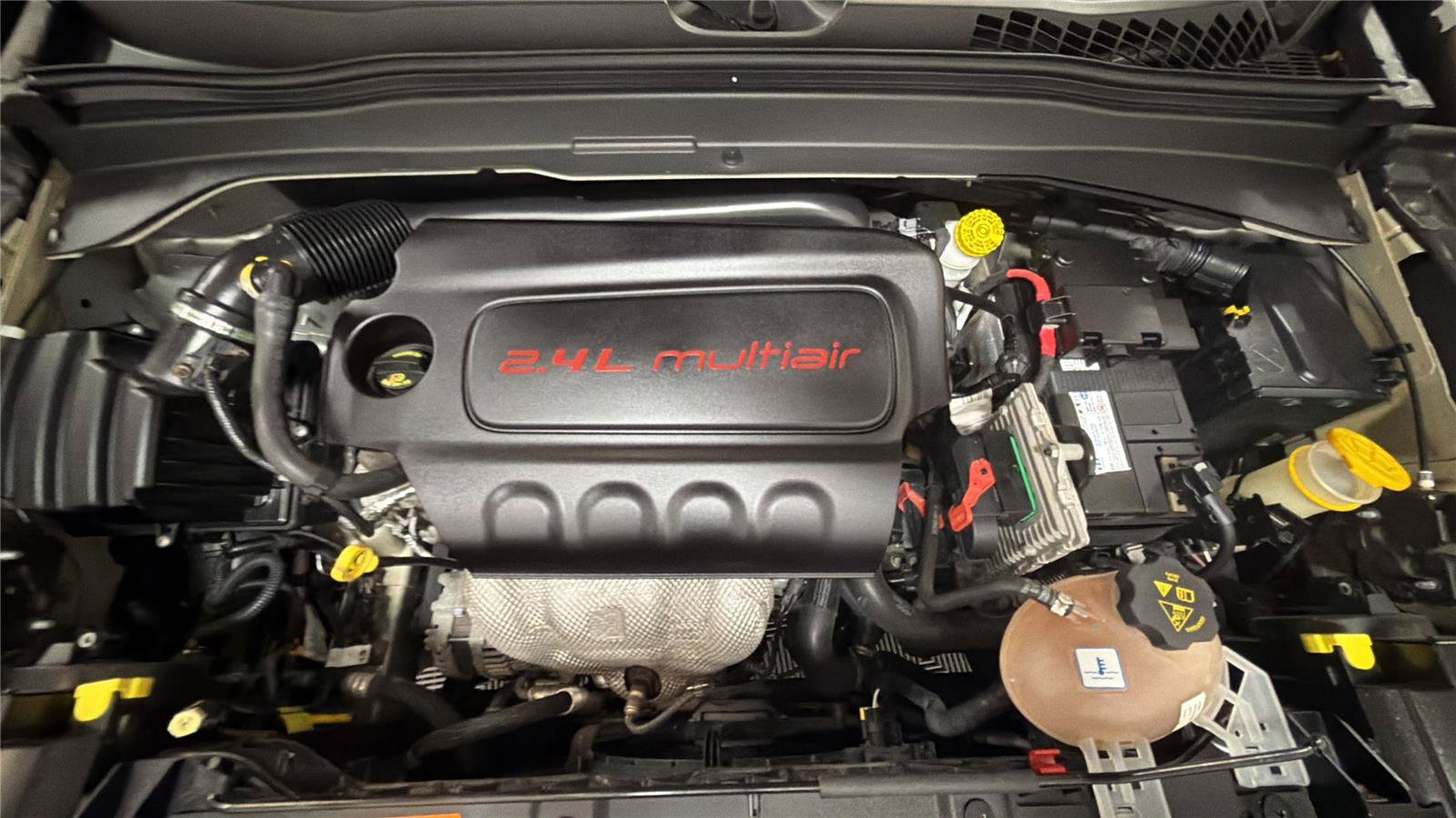 Used 2017 Jeep Renegade Latitude w/ Popular Equipment Group FWD image 9