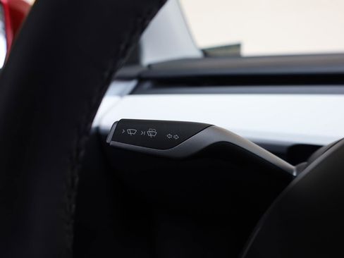 Used 2024 Tesla Model Y Long Range RWD image 33
