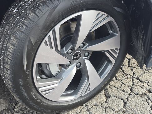 New 2025 Audi Q6 e-tron Premium Plus image 12