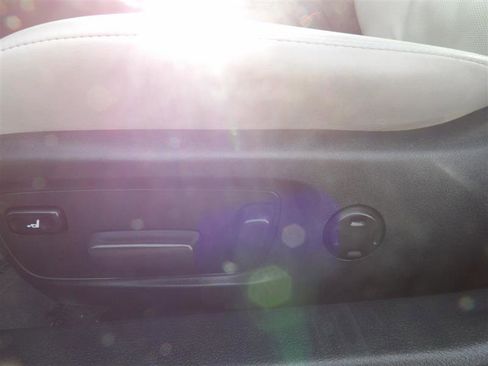 Used 2016 Toyota Avalon Limited image 27