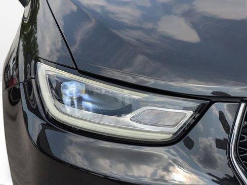 Used 2023 Chrysler Pacifica Touring-L FWD image 10