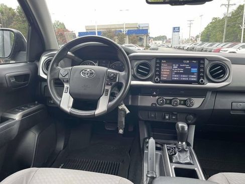 Used 2020 Toyota Tacoma SR5 RWD image 13