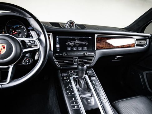 Certified 2021 Porsche Macan Turbo AWD/4WD image 19