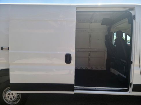 Used 2024 RAM ProMaster 2500 w/ Convenience Group FWD image 15