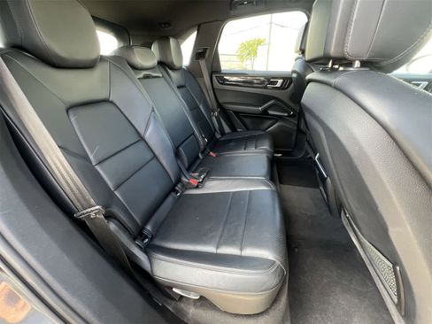 Used 2019 Porsche Cayenne image 22