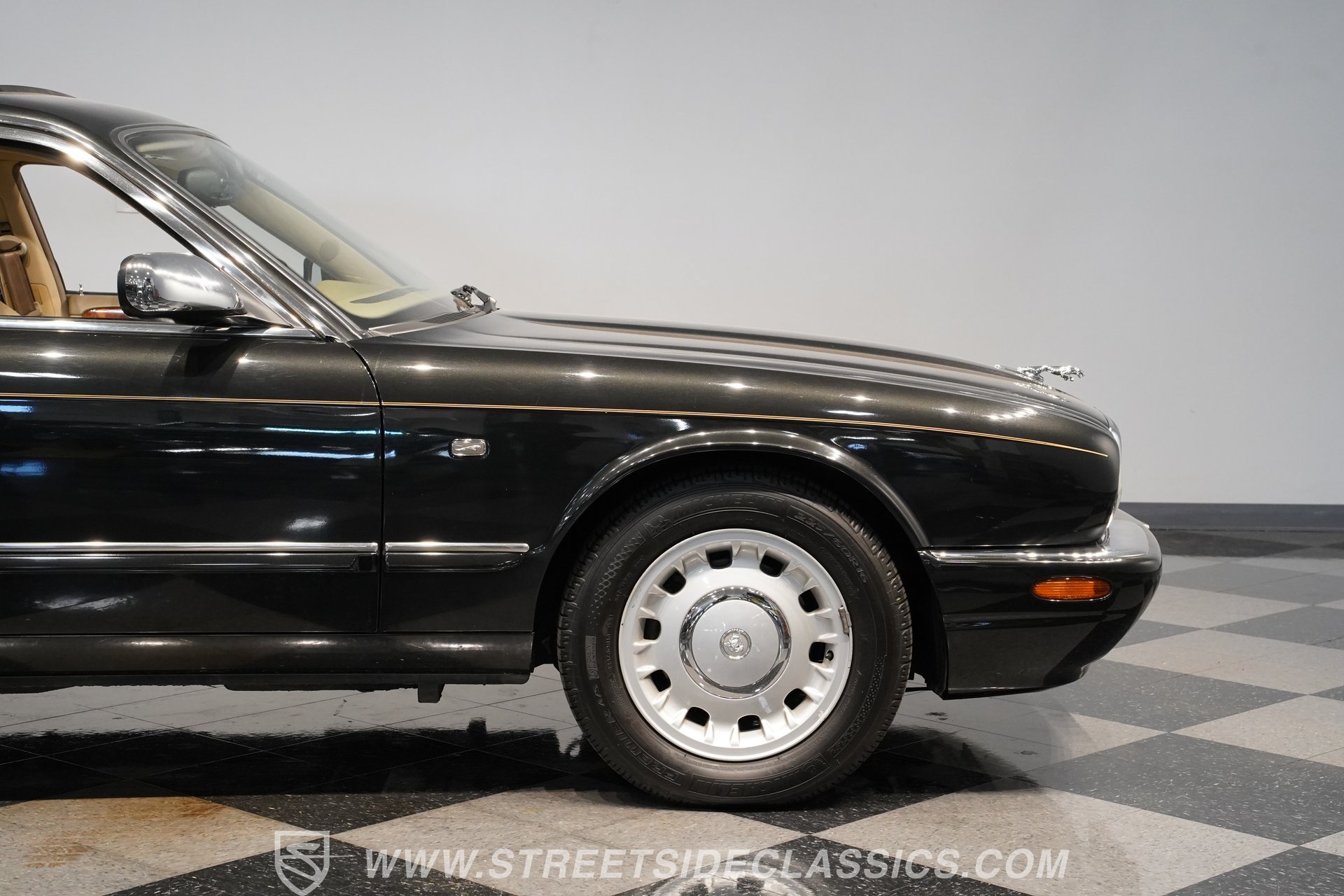 Used 1998 Jaguar XJ8 L RWD image 31