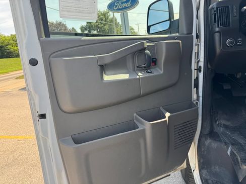 Used 2024 Chevrolet Express 2500 w/ Driver Convenience Package RWD image 18
