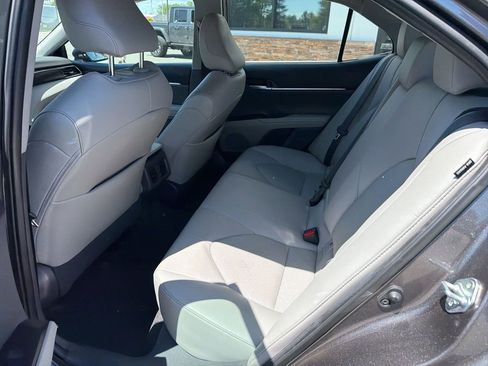Used 2021 Toyota Camry XLE FWD image 5